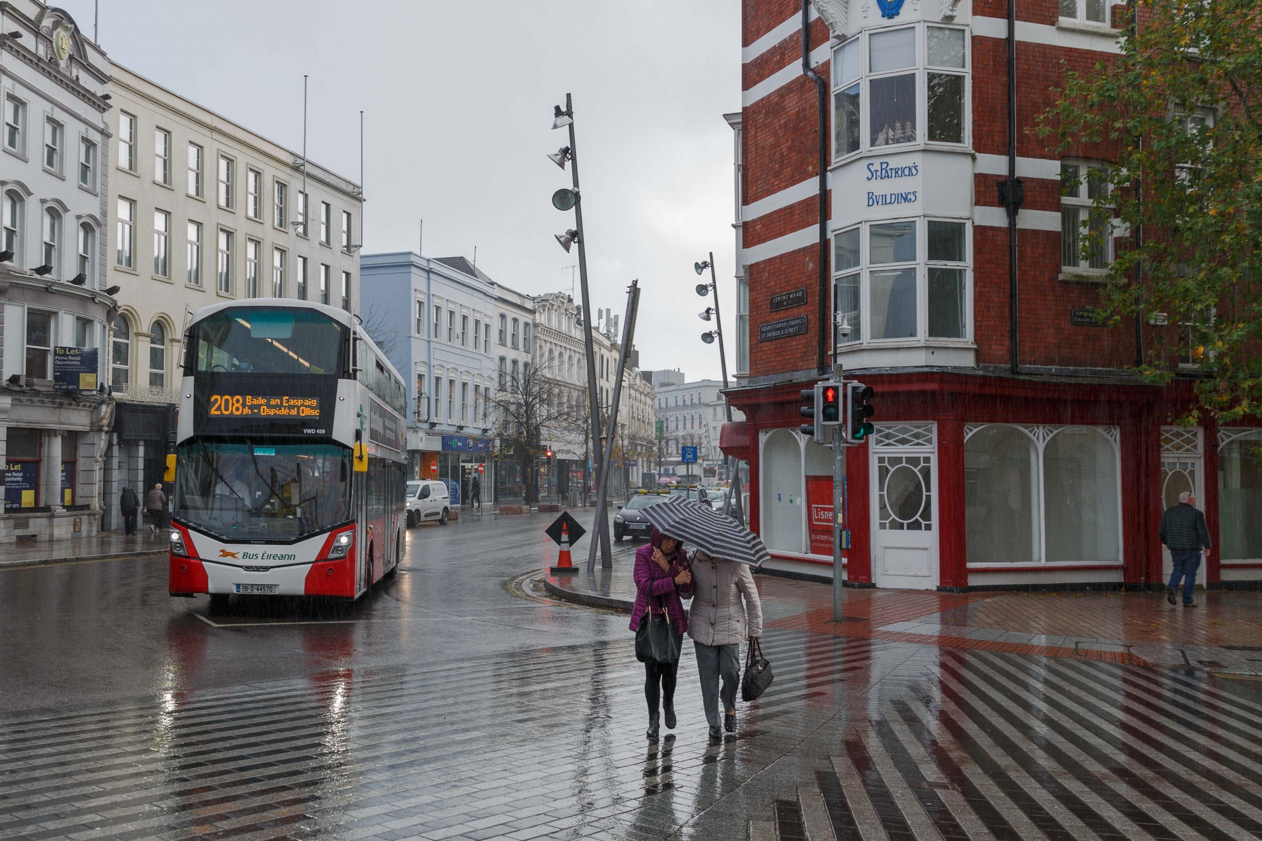 Unsettled Easter Weekend Ahead with Strong Winds and Heavy Rain Forecast